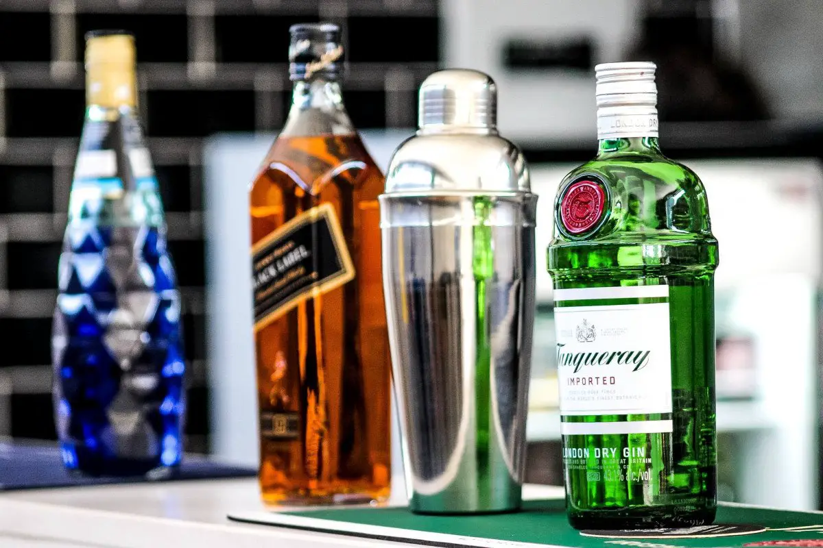 Tanqueray bottle